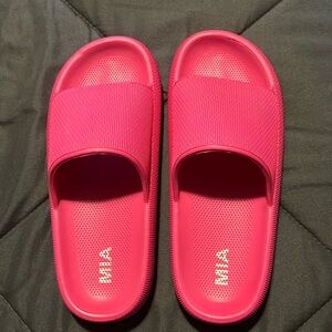 Mia pillow slides size 8